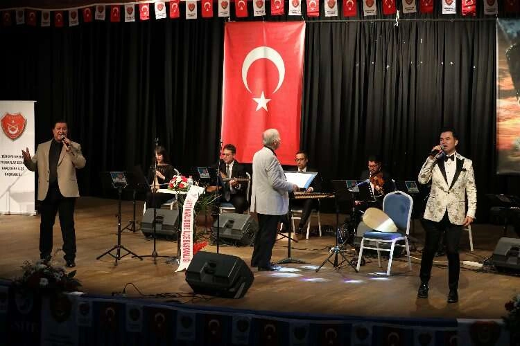 Narlıdere’de şarkılar eğitime destek için söylendi haberinin görseli