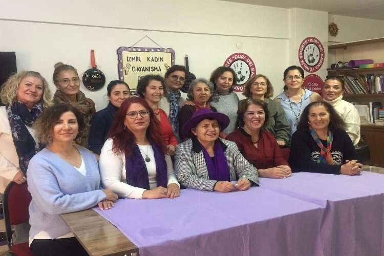 25. KADIN SIĞINAKLARI VE DA(YA)NIŞMA MERKEZLERİ KURULTAYI SONUÇ BİLDİRGESİ İZMİR’DE AÇIKLANDI haberinin görseli