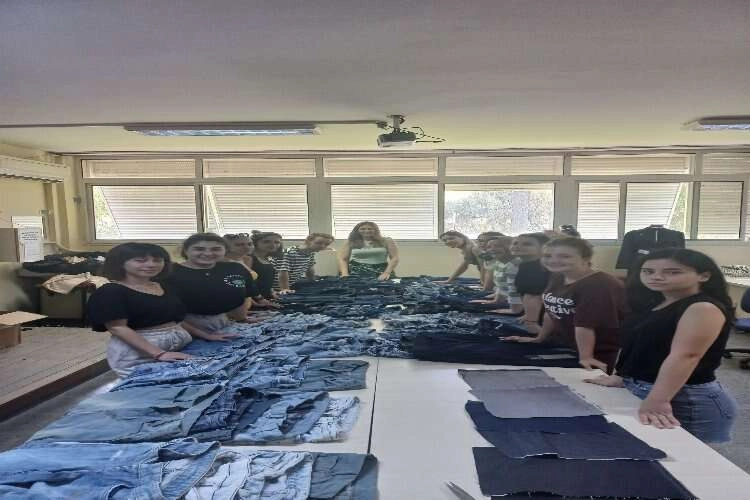 EÜ Moda ve Tasarım Yüksekokulundan Denim Drapaj Sergisi haberinin görseli