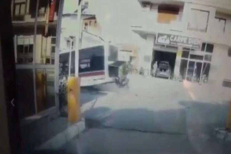 El freni çekilmeyen otobüsü eliyle durdurmaya çalıştı haberinin görseli