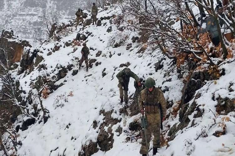 Mehmetçik zor şartlarda terörle mücadeleyi sürdürüyor haberinin görseli
