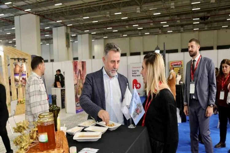 Turizm fuarında Bayraklı standına yoğun ilgi haberinin görseli