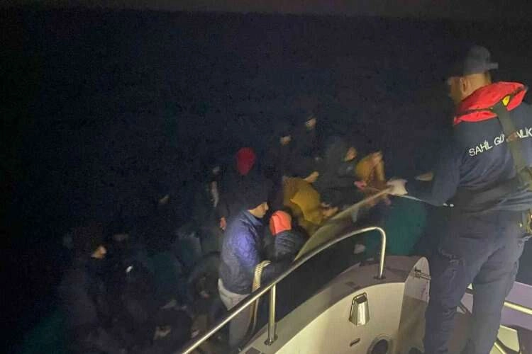 Yunanistan unsurlarının ittiği düzensiz göçmenleri Sahil Güvenlik kurtardı haberinin görseli