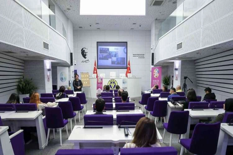 İzmir’de kamyon ortalığı savaş alanına çevirdi: 8 yaralı haberinin görseli