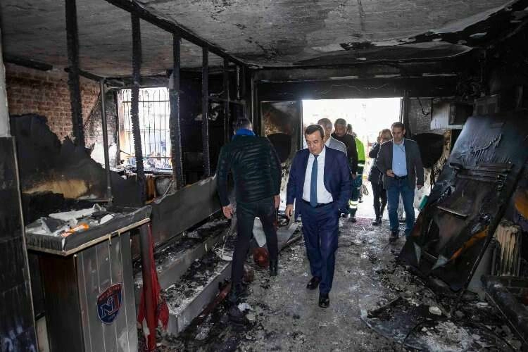 Batur, yanan Necatibey İlkokulu’nda incelemelerde bulundu haberinin görseli
