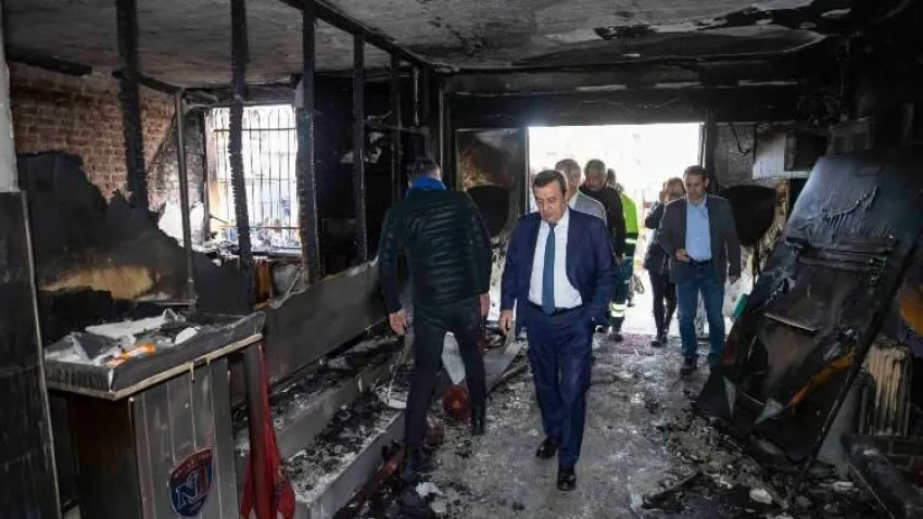 Batur, yanan Necatibey İlkokulu’nda incelemelerde bulundu