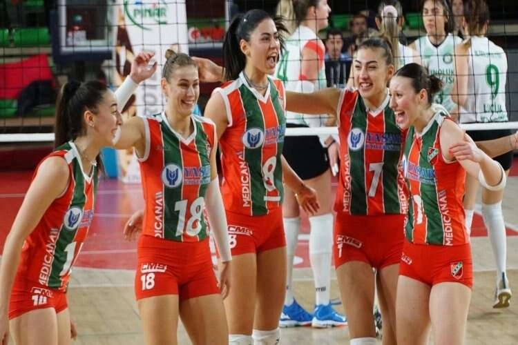 KSK Voleybol, lideri devirdi haberinin görseli