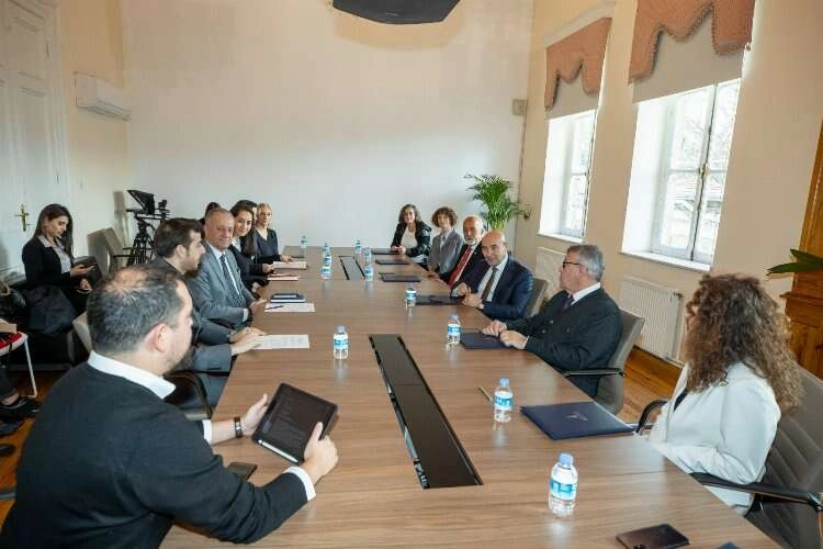 İzmir Büyükşehir Belediyesi’nden STK’larla protokol haberinin görseli