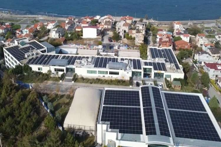 TED İzmir Koleji, Güneş Enerjisi Santraliyle kendi elektriğini üretecek haberinin görseli