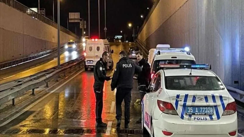 İzmir'de aracına yakıt takviyesi yaparken otomobil çarpan sürücü öldü