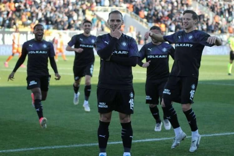 Altay’ın tecrübeli oyuncuları takımı sırtlıyor haberinin görseli