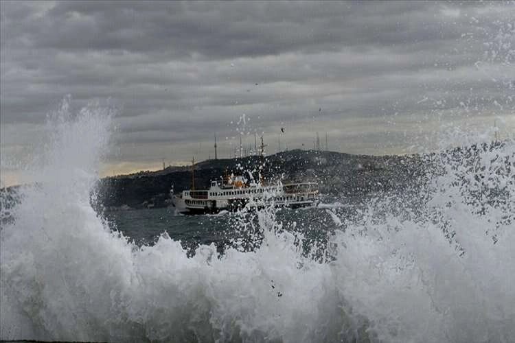 İstanbul’da vapur seferlerine lodos engeli haberinin görseli