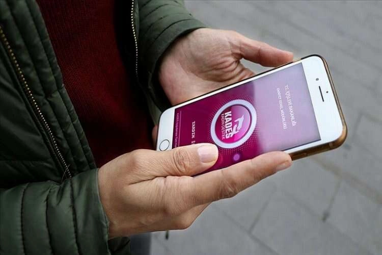İçişleri Bakanlığı, 18 yaş üstü kadınlara SMS ile KADES'i indirme linki gönderdi haberinin görseli