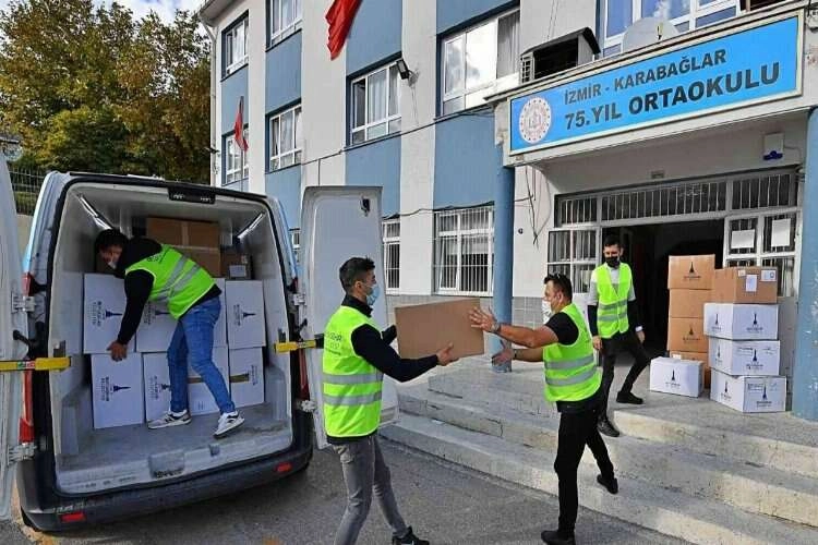 İzmir’de 600 okulda 25 bin öğrenciye bot ve mont haberinin görseli