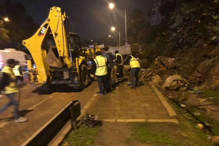 Büyükşehir ekipleri Altınyol’da çalışmalarını sürdürüyor haberinin görseli