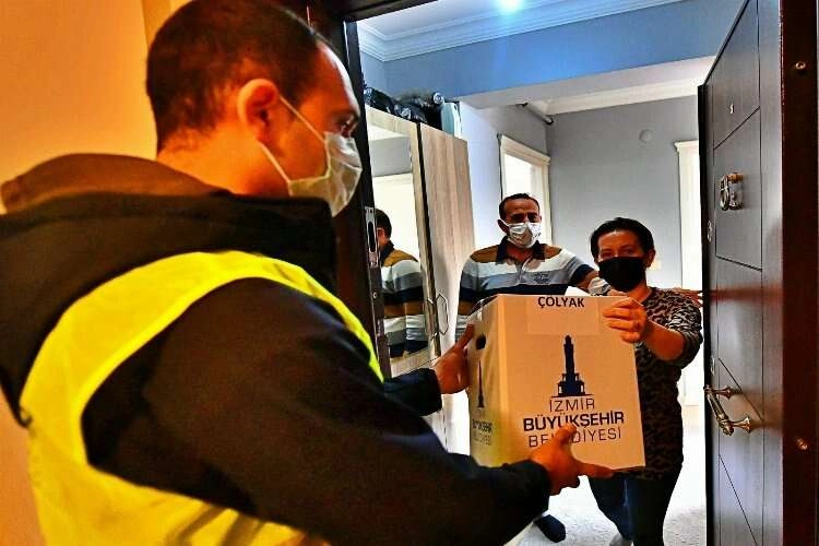 İzmir'de çölyak ve fenilketönüri hastalarına 4 bin 500 gıda paketi haberinin görseli