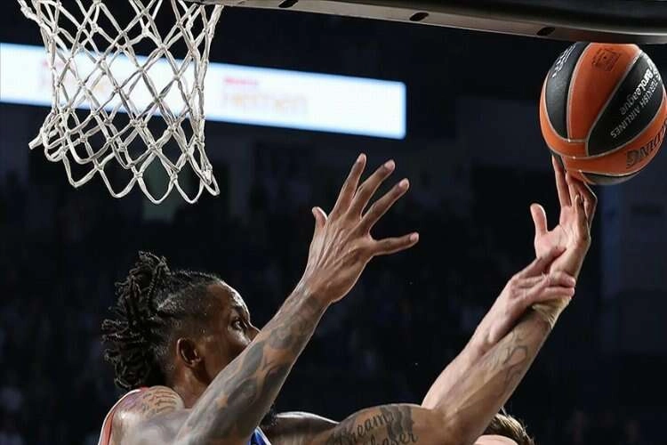 Anadolu Efes, Avrupa Ligi'nde Partizan deplasmanında haberinin görseli