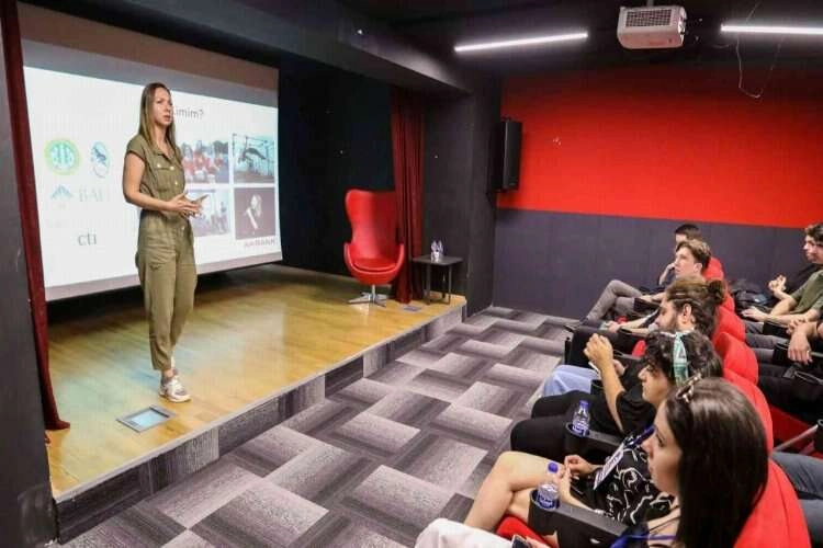 Buca Belediyesi gençlik merkezlerine rekor başvuru haberinin görseli