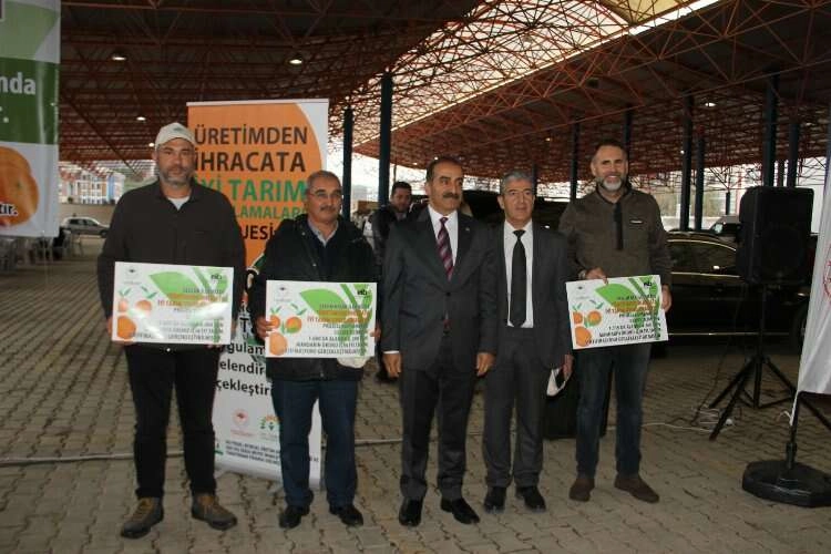 İzmir’de iyi tarım uygulamaları büyüyor: 100 çiftçi daha ‘İyi tarıma’ katıldı! haberinin görseli
