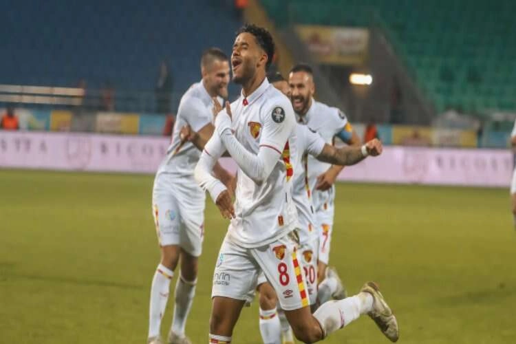 Göztepe, Rize'de 3 puanı aldı haberinin görseli