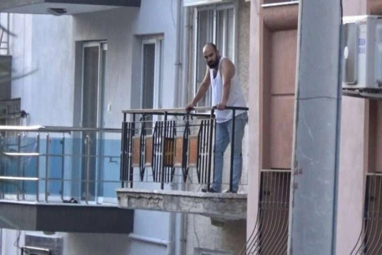 Bıçakla karısını rehin aldı haberinin görseli