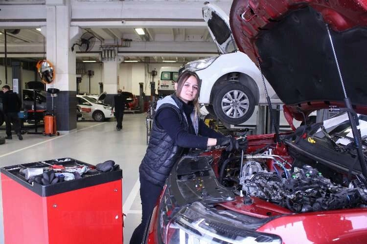 Çıraklıktan mühendisliğe: Burcu usta haberinin görseli