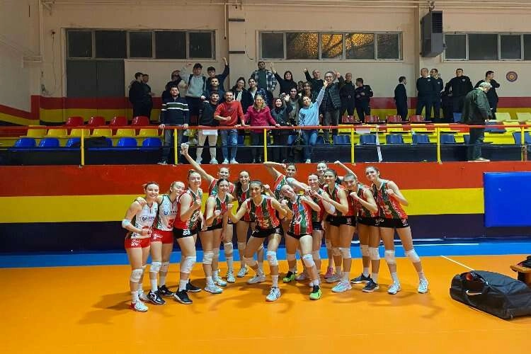 Karşıyaka Voleybol, kritik virajdan mutlu döndü haberinin görseli