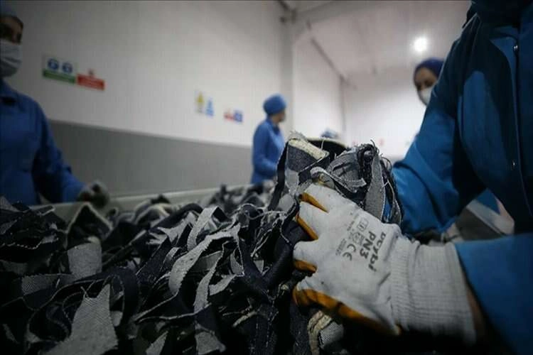 Tekstil ve ham maddeleri sektörü ihracatı 11 ayda 9,6 milyar dolar oldu haberinin görseli