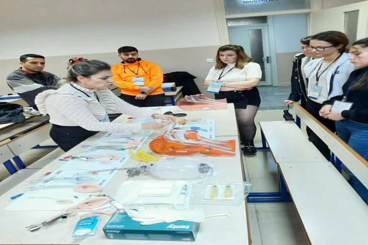 Atatürk Sağlık Hizmetleri MYO’dan sağlık çalışanlarına yönelik üç önemli etkinlik daha haberinin görseli