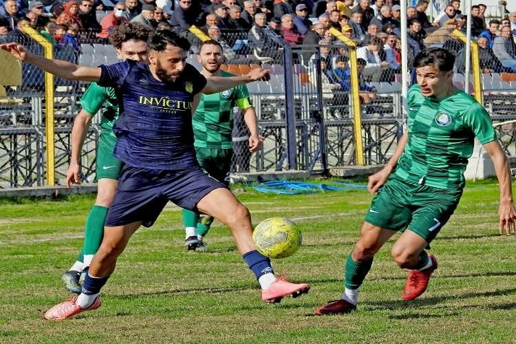 Alaçatıspor penaltı golleri ile rakibini 2-1 yendi haberinin görseli