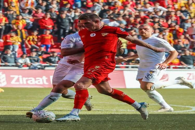 Göztepe, kupada Medipol Başakşehir’e konuk oluyor haberinin görseli