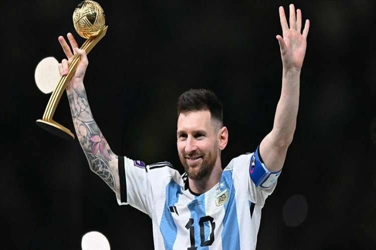 Arjantinli futbolcu Messi, milli formayı giymeye devam edecek haberinin görseli