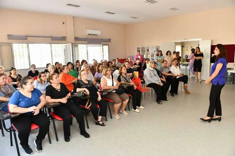 Çiğlili kadınların buluşma adresi: Mor Akademi haberinin görseli