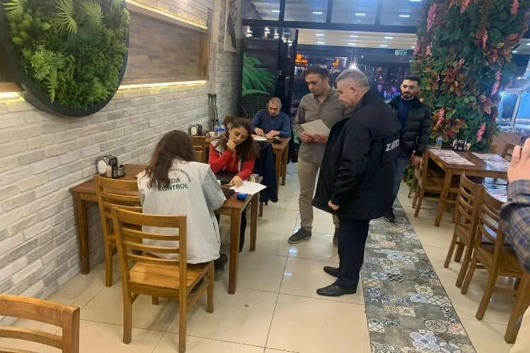 Bayraklı zabıtasından yılbaşı denetimi haberinin görseli