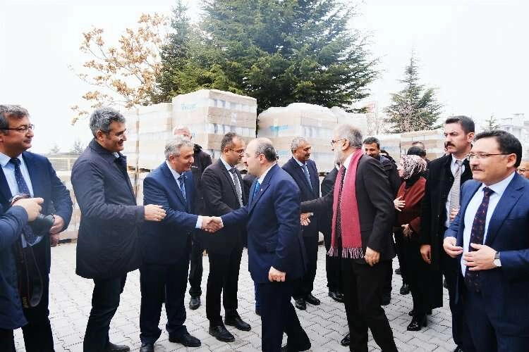 SANAYİ VE TEKNOLOJİ BAKANI SAYIN MUSTAFA VARANK TURKUAZ SERAMİK’TE haberinin görseli