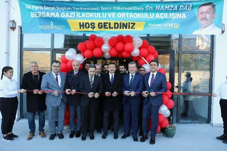 Bergama'da bir okul açıldı, bir okulun da temeli atıldı haberinin görseli