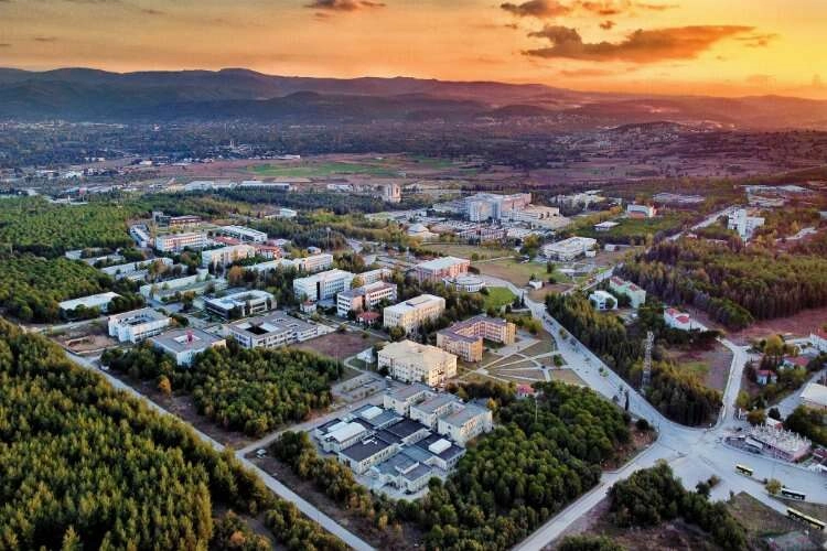 Bursa Uludağ Üniversitesi 9 Araştırma Görevlisi ve Öğretim Görevlisi alıyor haberinin görseli