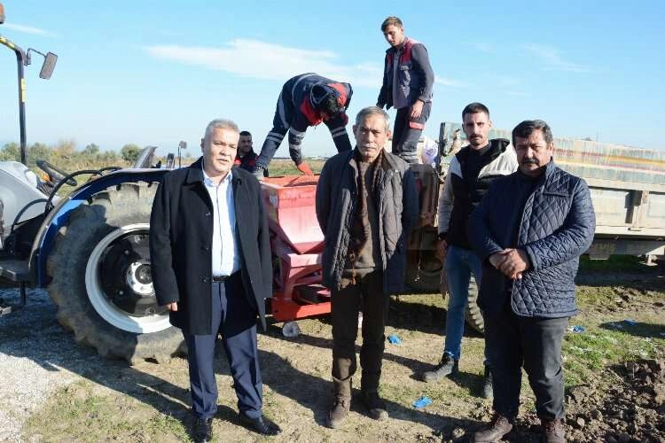 Torbalı Belediyesi, tarlalarına buğday ekti haberinin görseli