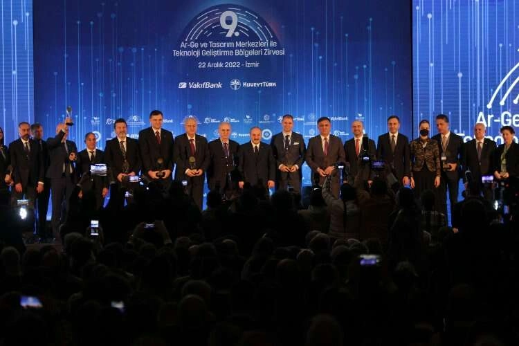 Bakan Varank: “Taş üstüne taş koyan kim varsa, bilsin ki; Sanayi ve Teknoloji Bakanlığı onların yol arkadaşıdır” haberinin görseli