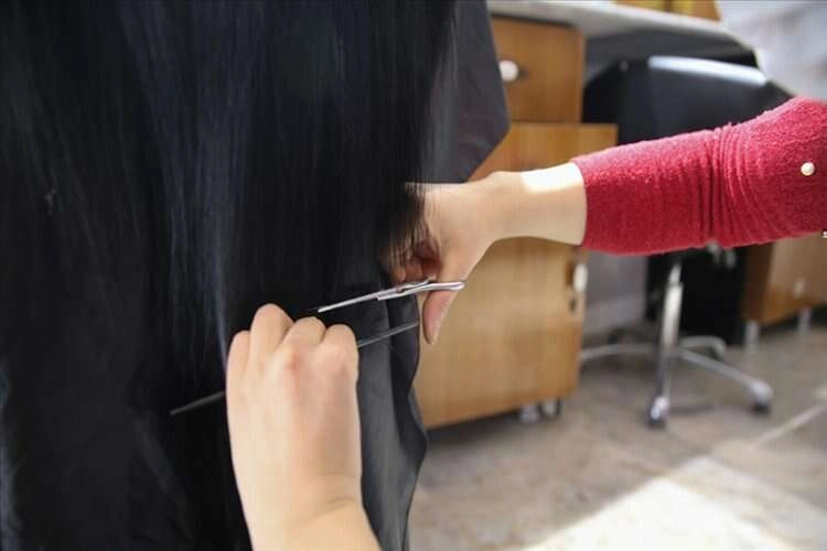 Berber, kuaför ve güzellik salonları 1 Ocak'tan itibaren haftanın bir günü kapalı olacak haberinin görseli