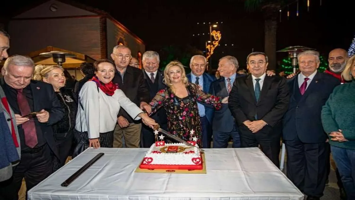 İzmir basınını buluşturan gece haberinin görseli