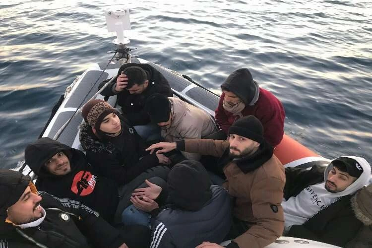 Yunanistan'ın ölüme ittiği 116 düzensiz göçmen kurtarıldı haberinin görseli