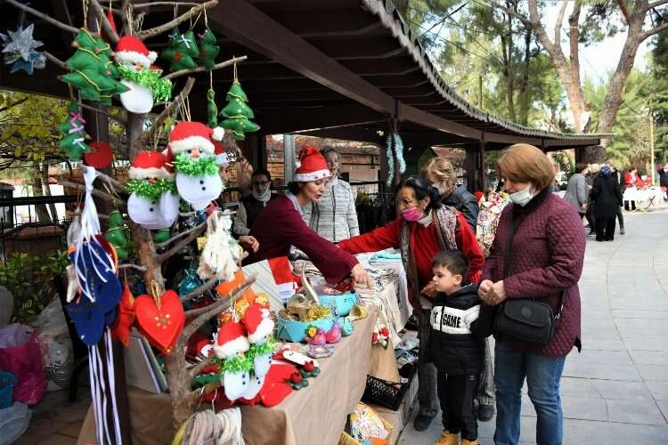Bornova’da ‘Yılbaşı Hediyelik Eşya Günleri’ başlıyor haberinin görseli