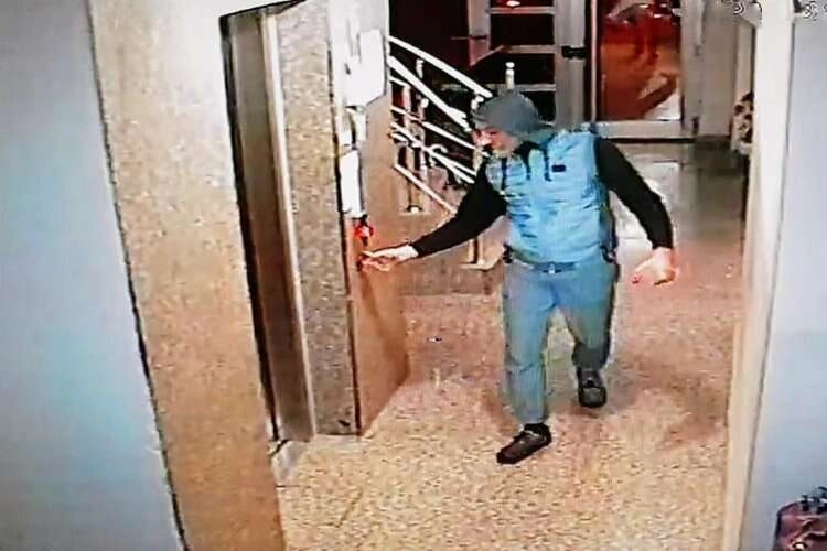 8 katlı apartı ateşe verip çıkıp odasına uyudu haberinin görseli