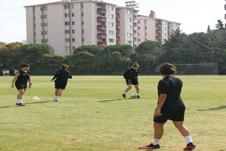 Altay'da mali sorunların faturası, Kadın Futbol Takımı'na çıktı haberinin görseli