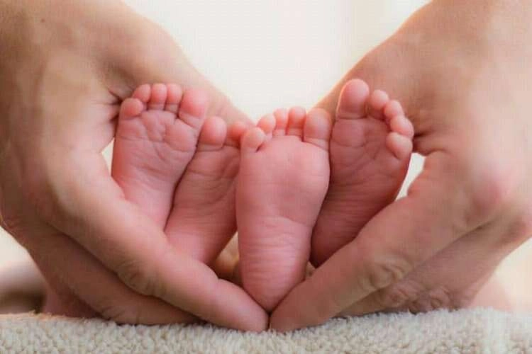İkiz bebek bekleyen annelere yakından takip önerisi haberinin görseli