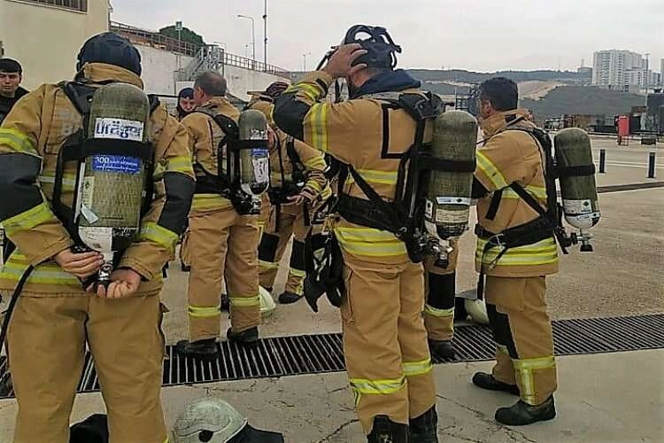 ÖDAK, İzmir İtfaiyesi’nin yangın söndürme eğitimlerine katıldı  haberinin görseli