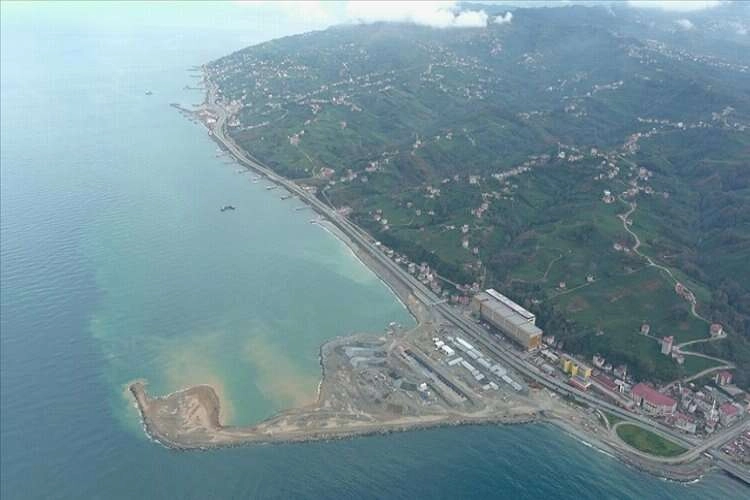 İyidere Lojistik Limanı'nın 18 ayda tamamlanması hedefleniyor haberinin görseli