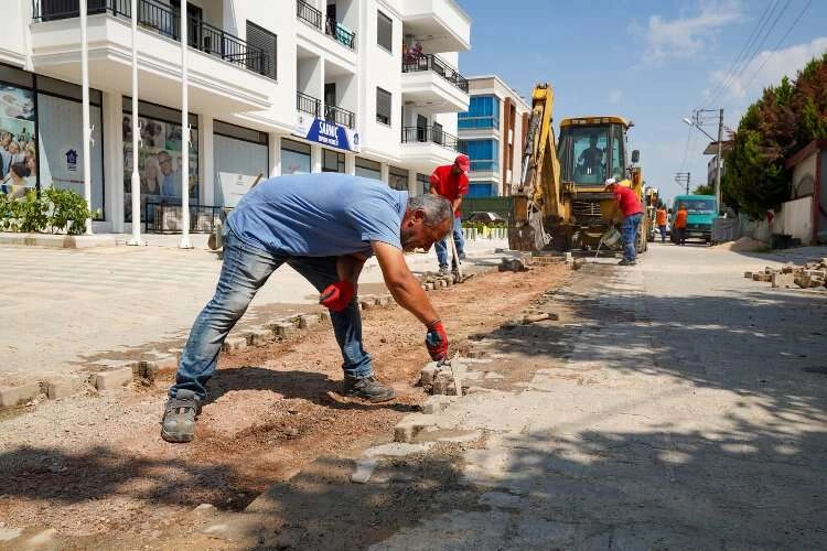 Gaziemir’in yolları yenileniyor haberinin görseli