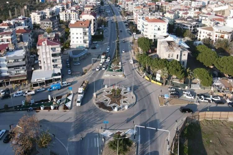 Seferihisar’da kara yollarının yaptığı peyzaj düzenlemesinde sona doğru haberinin görseli